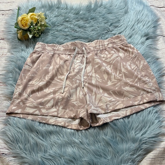 lululemon athletica Pants - Lululemon Spring Break Away 4 Way Stretch Swift in Shadow Leaf Light Ivory Muse